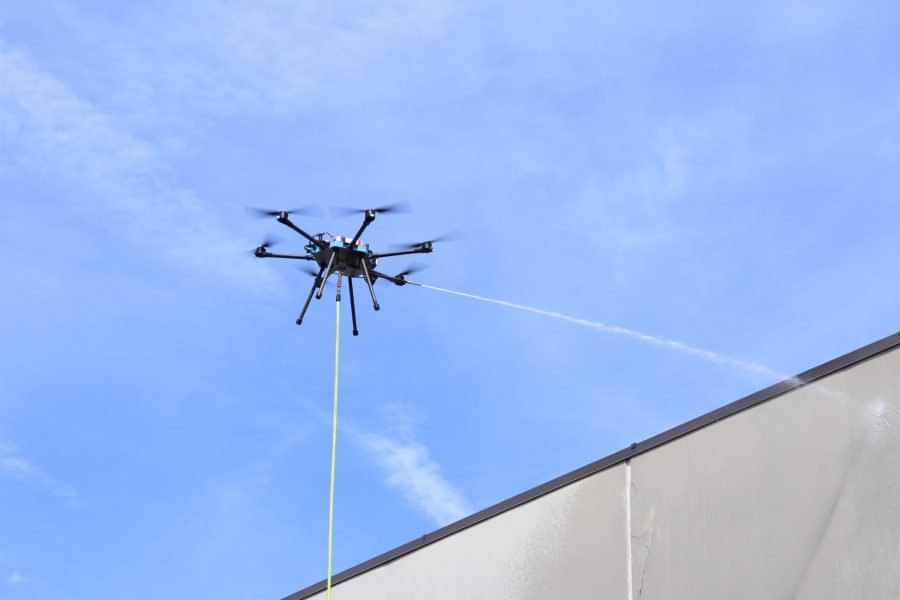 drone nettoyant toiture
